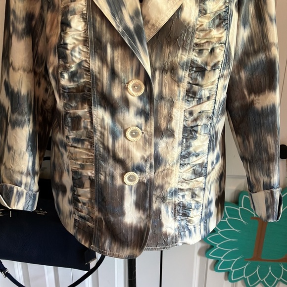Gorgeous Laura plus blue gray cream “tie dye” effect blazer. - Picture 3 of 15